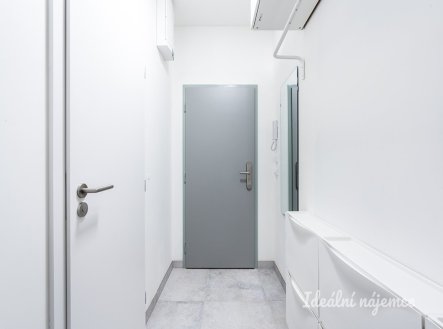 Pronájem bytu, 1+kk, 27 m²