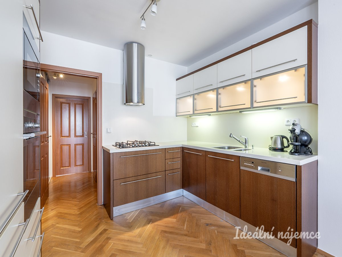 Pronájem bytu 2+kk s balkonem, Francouzská, Vinohrady, 69 m2