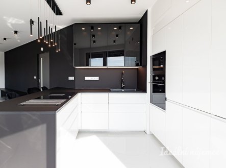 Pronájem bytu, 4+kk, 107 m²
