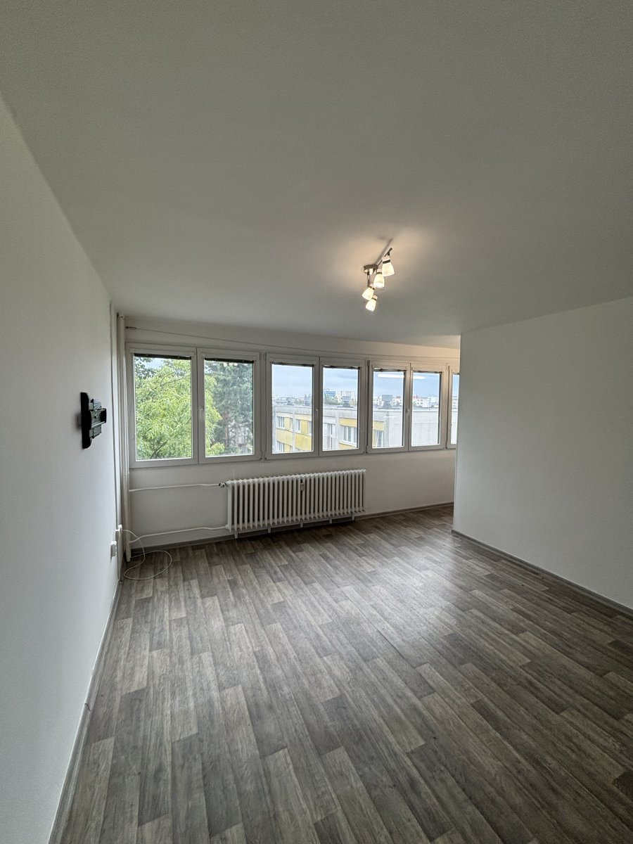 Pronájem bytu 1+kk, Severní, Slezské Předměstí, 14200 Kč/měs, 28 m2