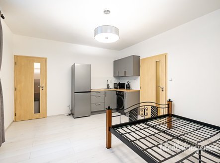 Pronájem bytu, 1+kk, 27 m²