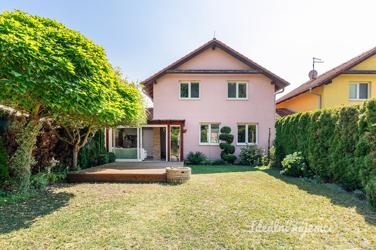 Pronájem rodinného domu  5+1 Horoušany 141 m2 451m2, zahrada
