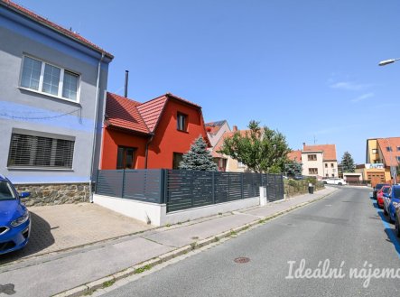 Pronájem bytu, 3+1, 180 m²