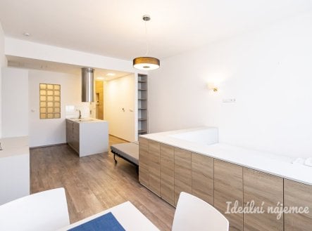 Pronájem bytu, 1+kk, 38 m²