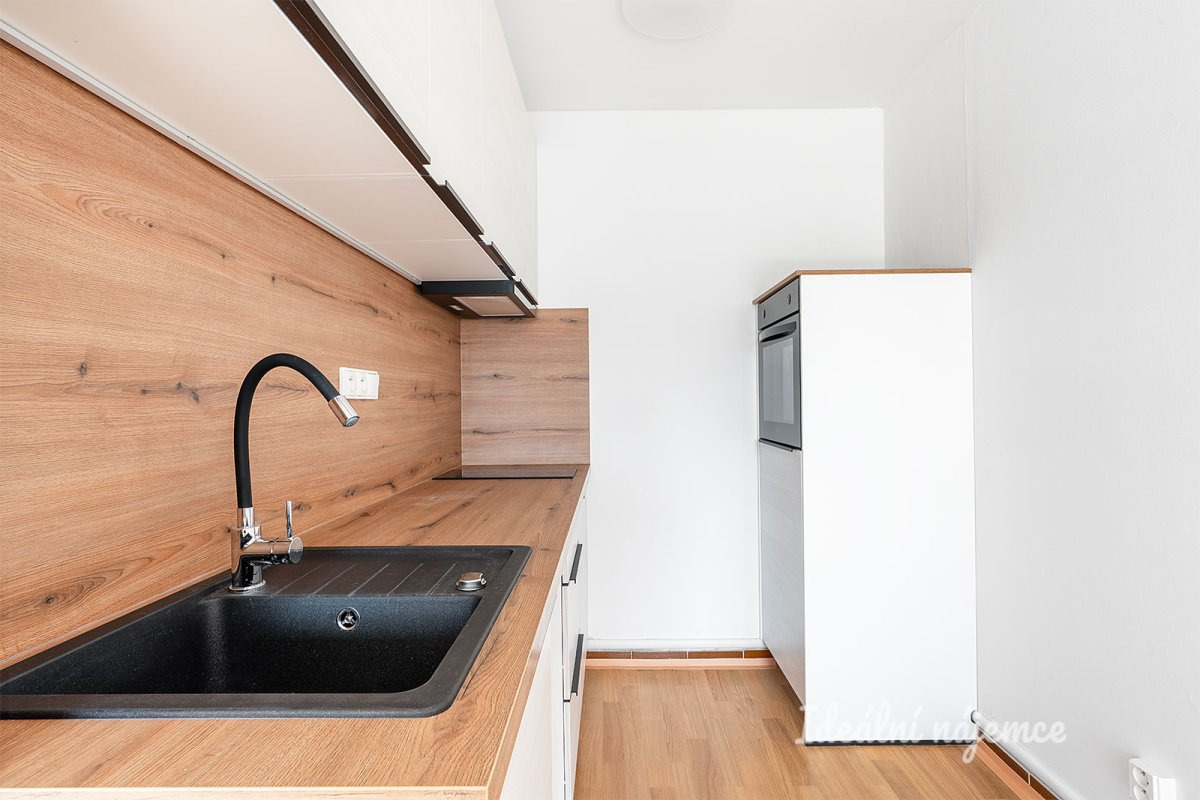 Pronájem bytu 2+kk, Ohradní, Michle, 20000 Kč/měs, 2515 Kč poplatky 42 m2