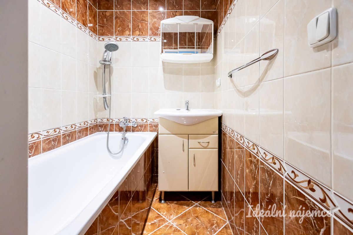 Podnájem bytu 2+kk, Na Komořsku, Komořany, 45 m2