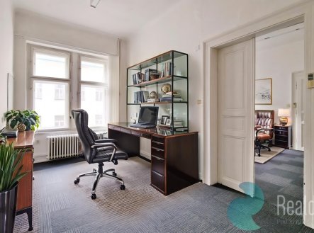 Pronájem kanceláře, 94 m²