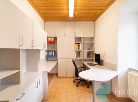 Prodej výrobní prostory, 1 075 m²