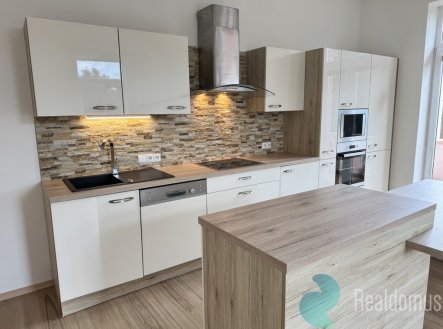 Pronájem bytu, 2+kk, 66 m²