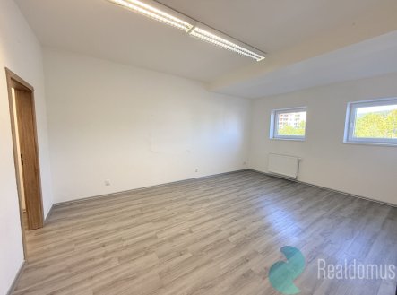 Pronájem kanceláře, 72 m²