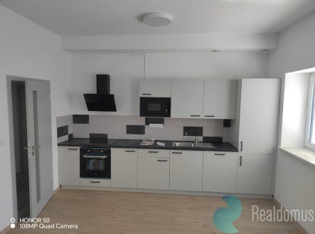 Pronájem bytu, 4+kk, 82 m²