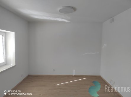 Pronájem bytu, 4+kk, 82 m²