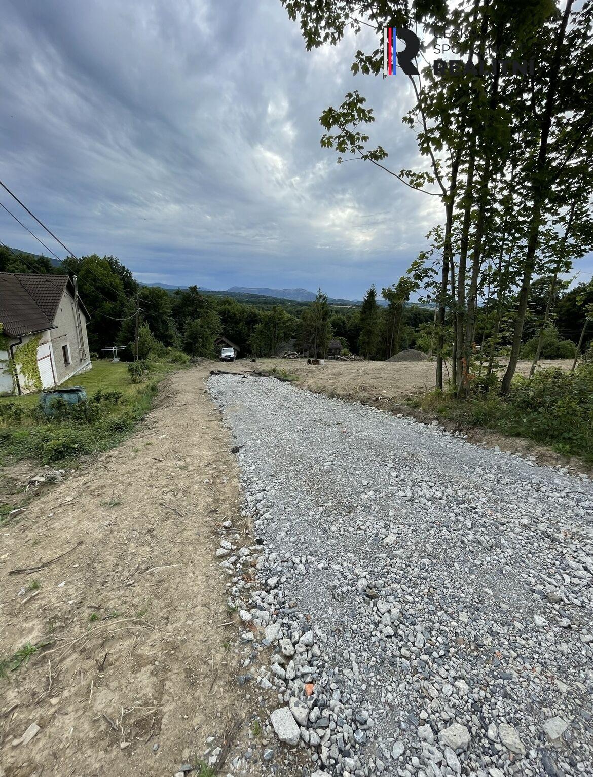 Prodej stavebních pozemků ve Vyšních Lhotách, 3 344 m2 (možnost plus 1 878 m2)