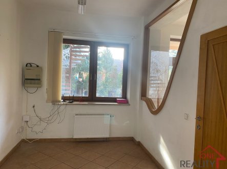 Pronájem obchodní prostory, 90 m²