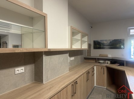 Pronájem komerčního objektu, jiný, 375 m²