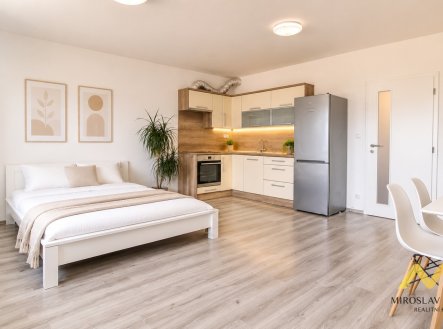 Pronájem bytu, 1+kk, 38 m²
