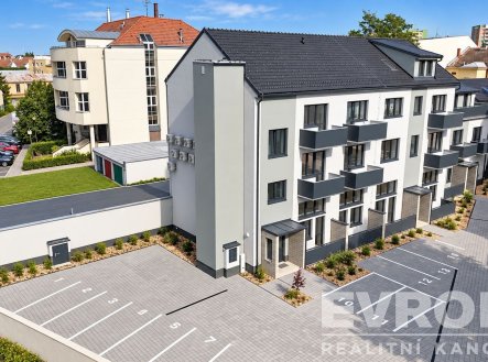 Pronájem bytu, 1+kk, 32 m²