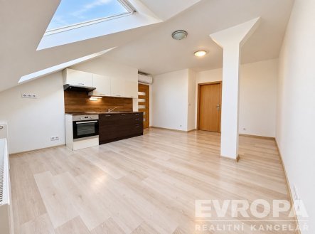 Pronájem bytu, 2+kk, 50 m²