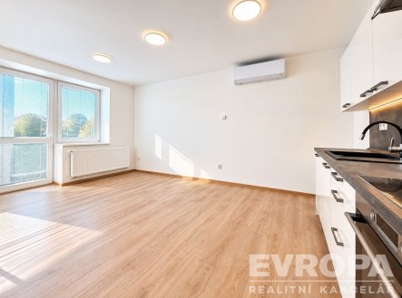 Pronájem bytu, 2+kk, 43 m²