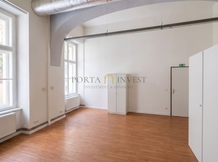 Pronájem obchodní prostory, 180 m²