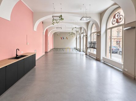 Pronájem obchodní prostory, 180 m²