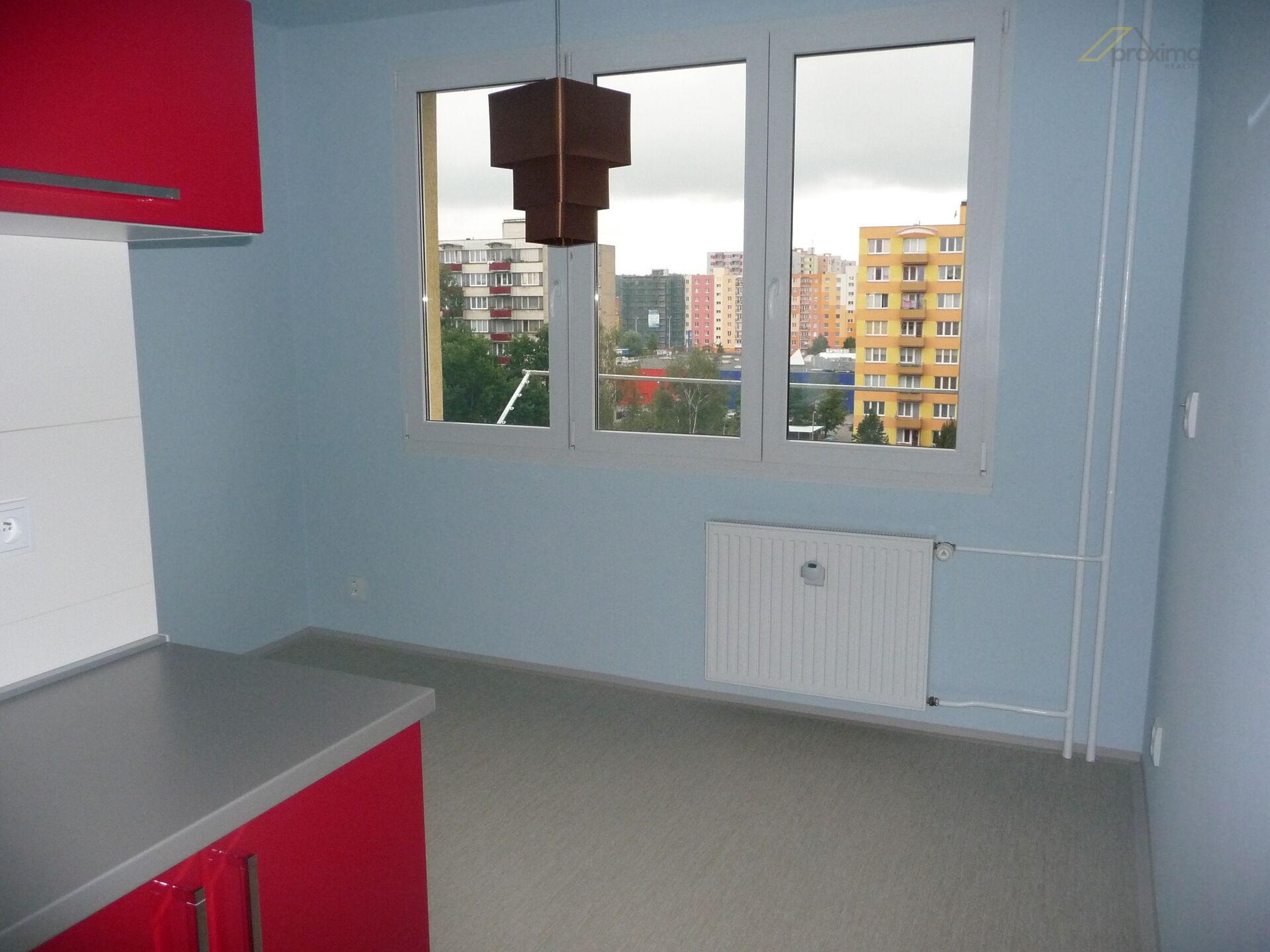 Pronájem bytu 2+1 s balkonem, J. Opletala, České Budějovice
