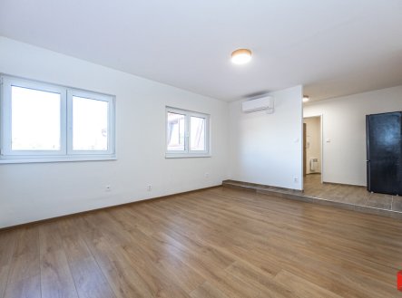 Pronájem bytu, 1+kk, 33 m²