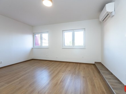 Pronájem bytu, 1+kk, 33 m²