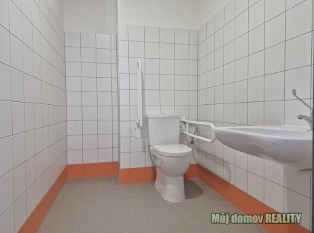 Pronájem skladu, 550 m²