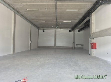 Pronájem skladu, 550 m²