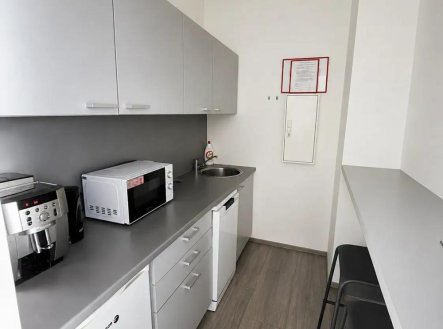 741648881_1542425244085834_1844106043947571150_n | Pronájem - kanceláře, 45 m²