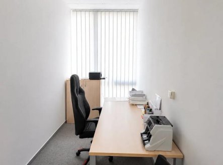 741606692_1032596625817139_2013797883053722886_n | Pronájem - kanceláře, 45 m²