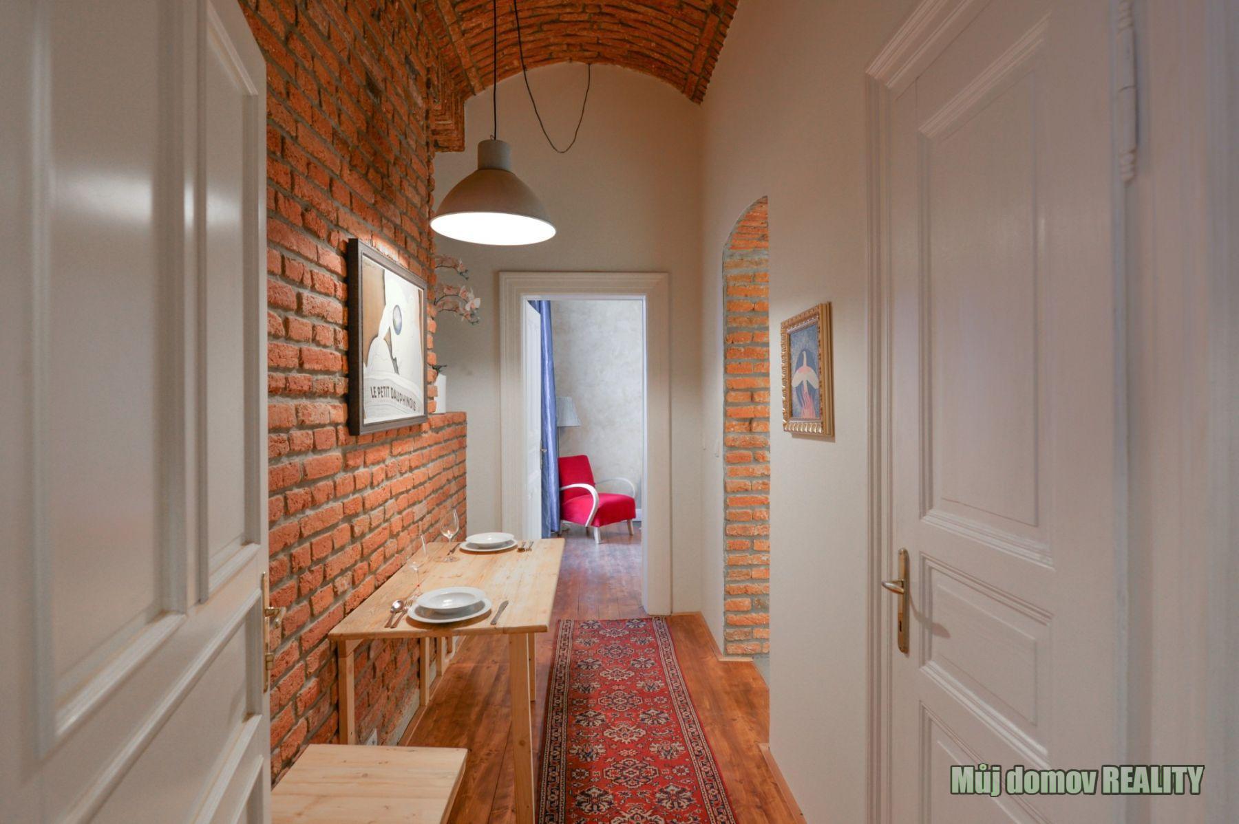 1715360940-fwtdyyukjq-corridor-dining