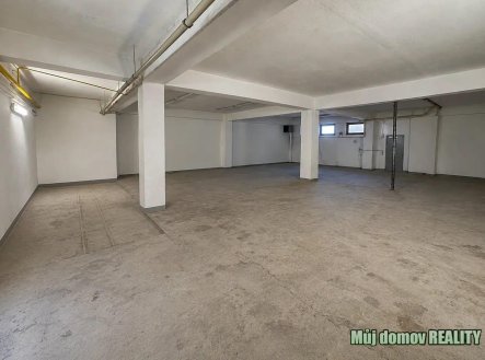 Pronájem komerčního objektu, průmyslový areál, 420 m²