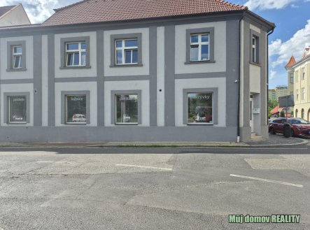 Pronájem obchodní prostory, 300 m²