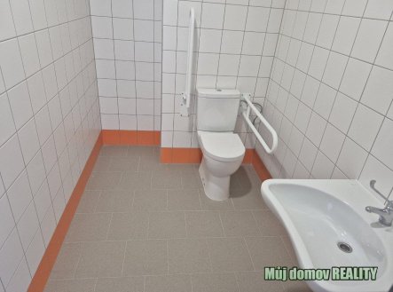 Pronájem skladu, 550 m²