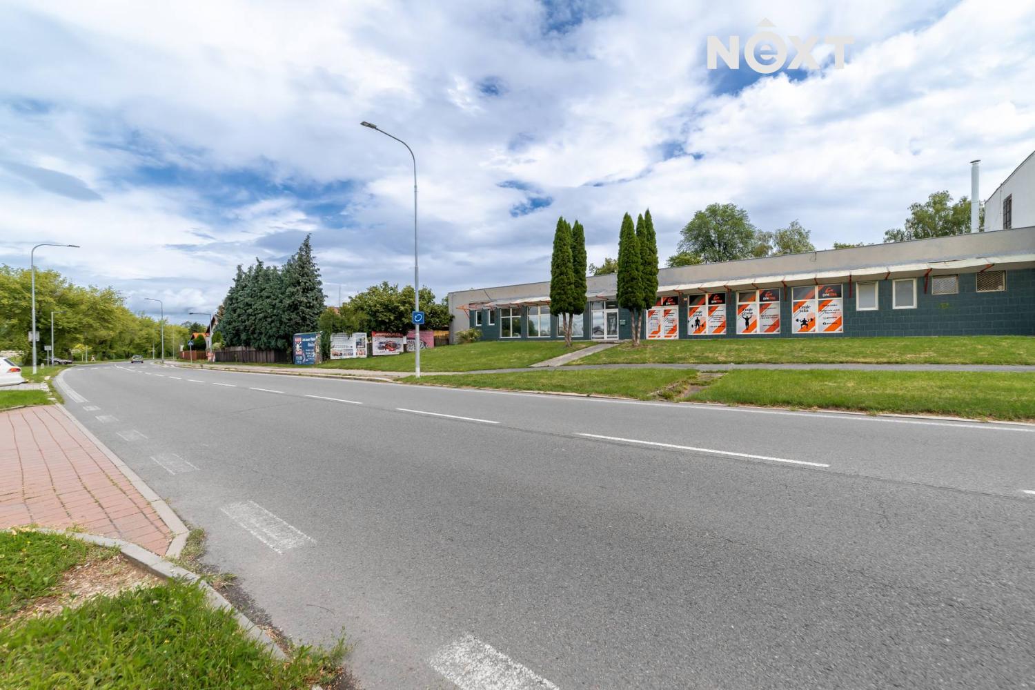 Pronájem komerční Obchodní prostory, 142㎡