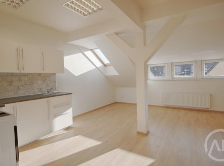 Pronájem bytu, 1+kk, 37 m²