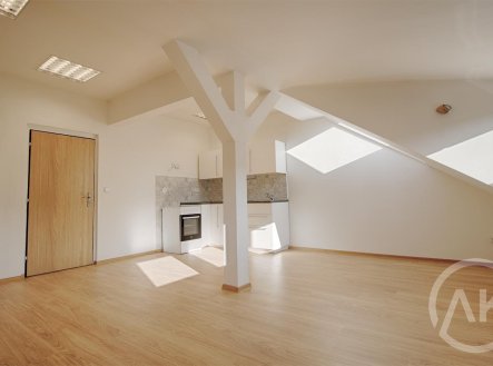 Pronájem bytu, 1+kk, 37 m²