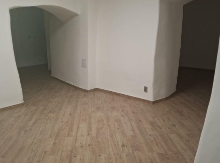 Pronájem - obchodní prostor, 210 m²