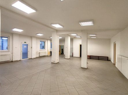Pronájem obchodní prostory, 215 m²