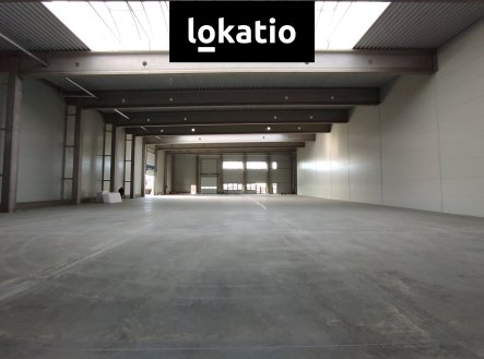 Pronájem komerčního objektu, sklad, 1 800 m²