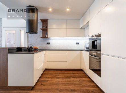 Pronájem bytu, 3+kk, 77 m²