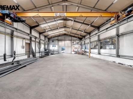 Pronájem skladu, 1 380 m²