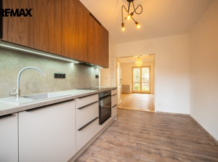 Pronájem zrekonstruovaného bytu 2+1 56 m² v Ladově ulici v Hradci Králové