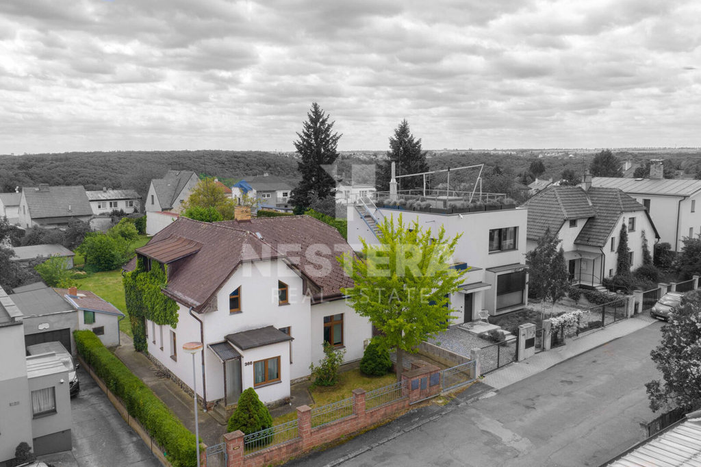 1-cerno-barevna.jpg