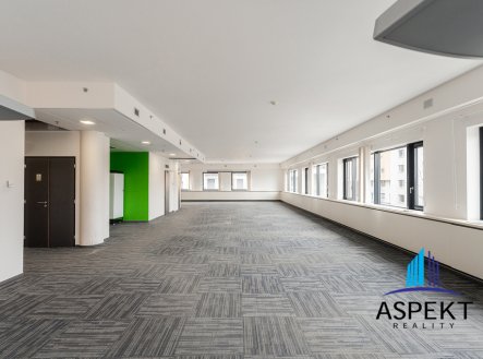 Pronájem kanceláře, 456 m²