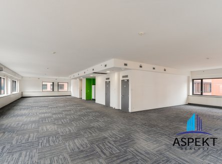 Pronájem kanceláře, 456 m²