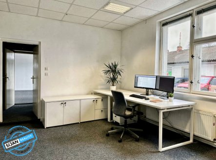 Pronájem kanceláře, 130 m²