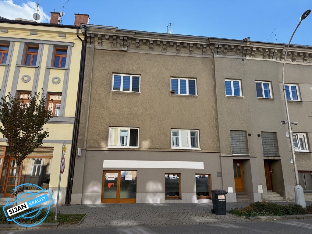 01-dum-z-ulice.jpg